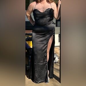 Bought this dress online. I liked it but bought another one and loved that one.